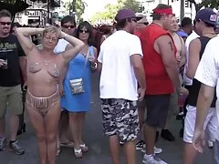 Este es pornoxxxmexicano el viejo que estudió paracaídas.