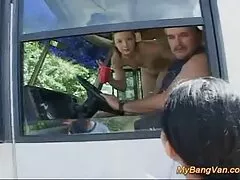 Una chica mayor videos porno mexicanos pero musculosa tiene sexo en el trabajo.