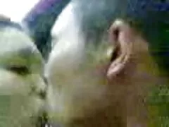 Chica con el pelo negro tiene un enorme semen porno español mexicanas que fluye de grandes tetas.